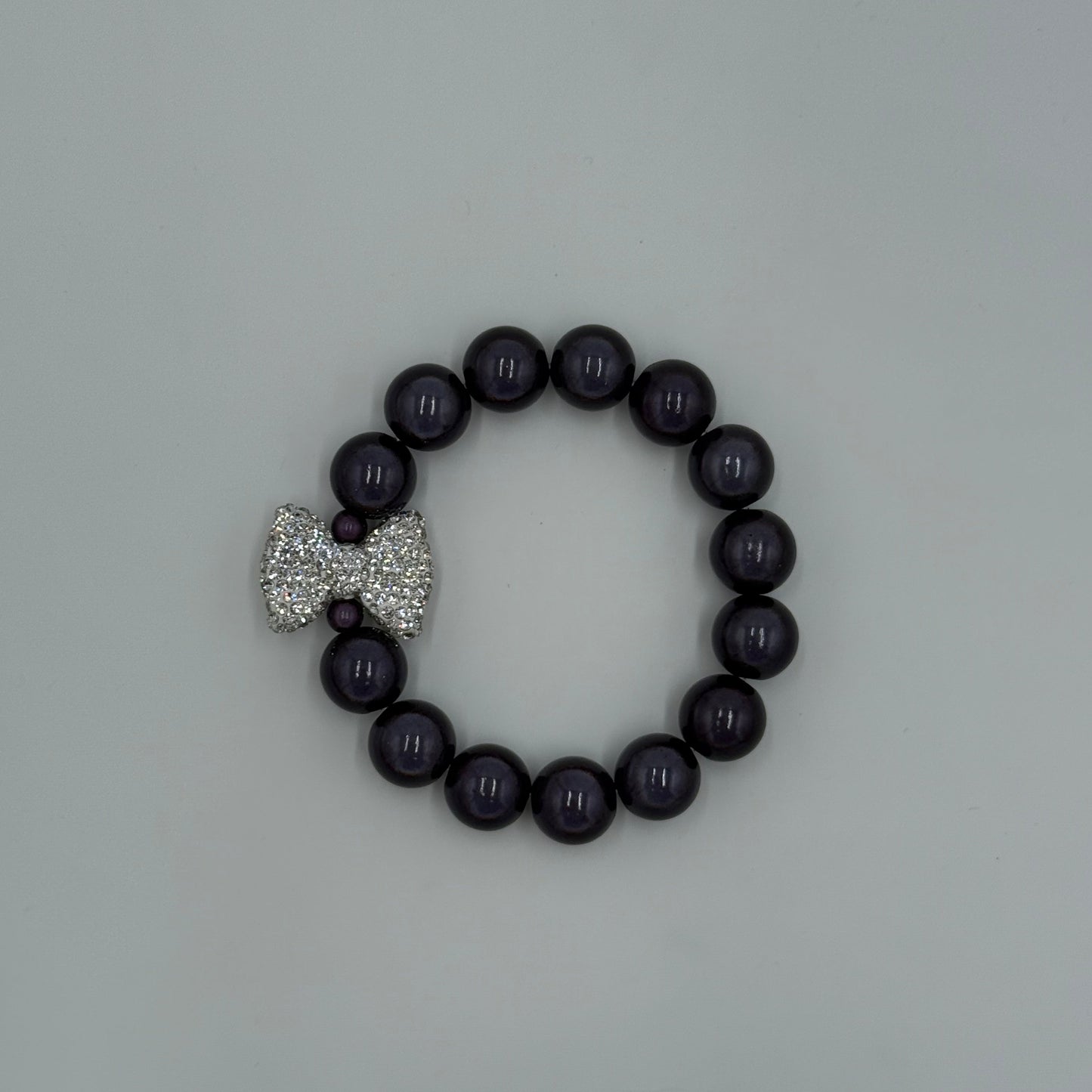 Armband "La Brisa – Bracelet Bow Glam Grau Weiß"